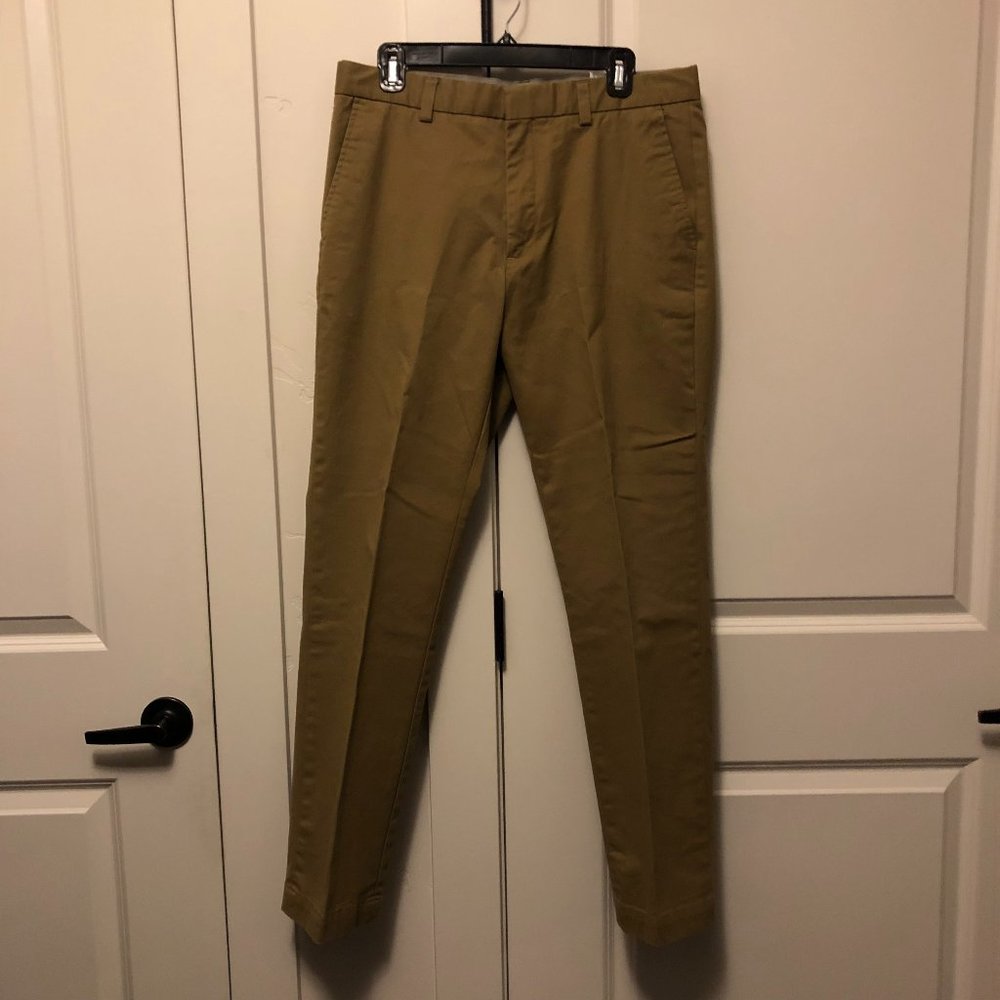 Banana Republic 33 x32 men's straight leg khaki chinos